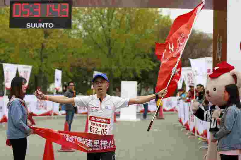 4月8日上午，2017中国高校百英里接力赛（北京站）在国家奥林匹克体育中心鸣枪起跑。