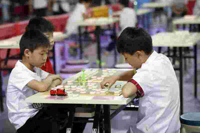小棋手们以棋会友