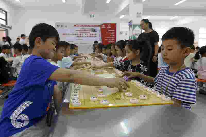 小棋手们以棋会友